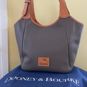 Gorgeous Leather shoulder bag.